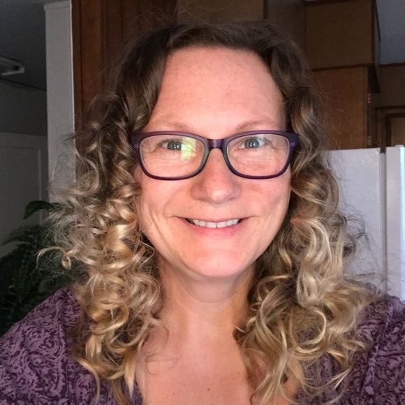 Meet your Posher, Christa - Picture 1 of 4